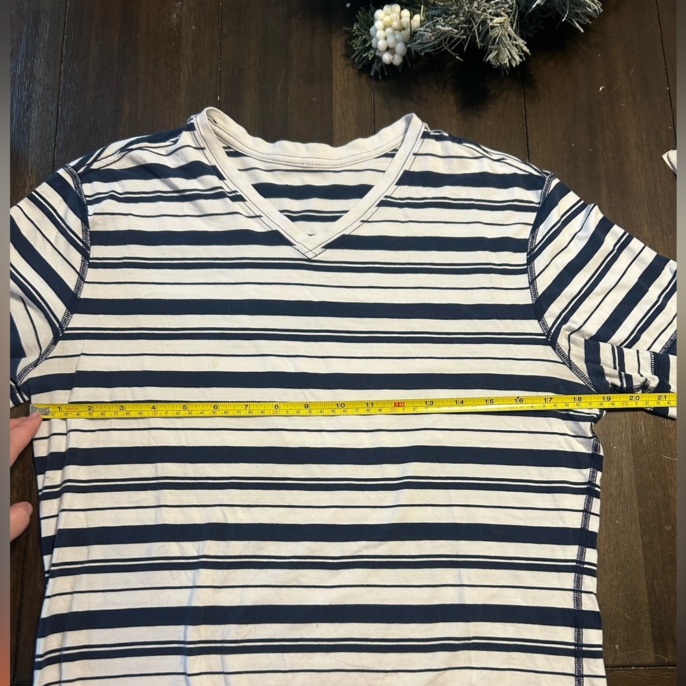 Men’s Lululemon Athletica Blue and White Striped Tee - Picture 4 of 6